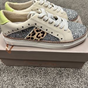 Crown Vintage Kalinda Sneakers Size 9 Women’s